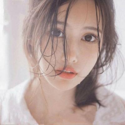 丽奈海上冲浪