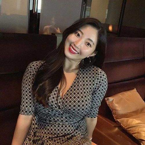 SM抽打调教女人光屁股的